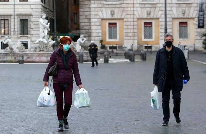 Italia shton kufizimet: Masa shtese gjate Krishtlindjve, rihapen shkollat